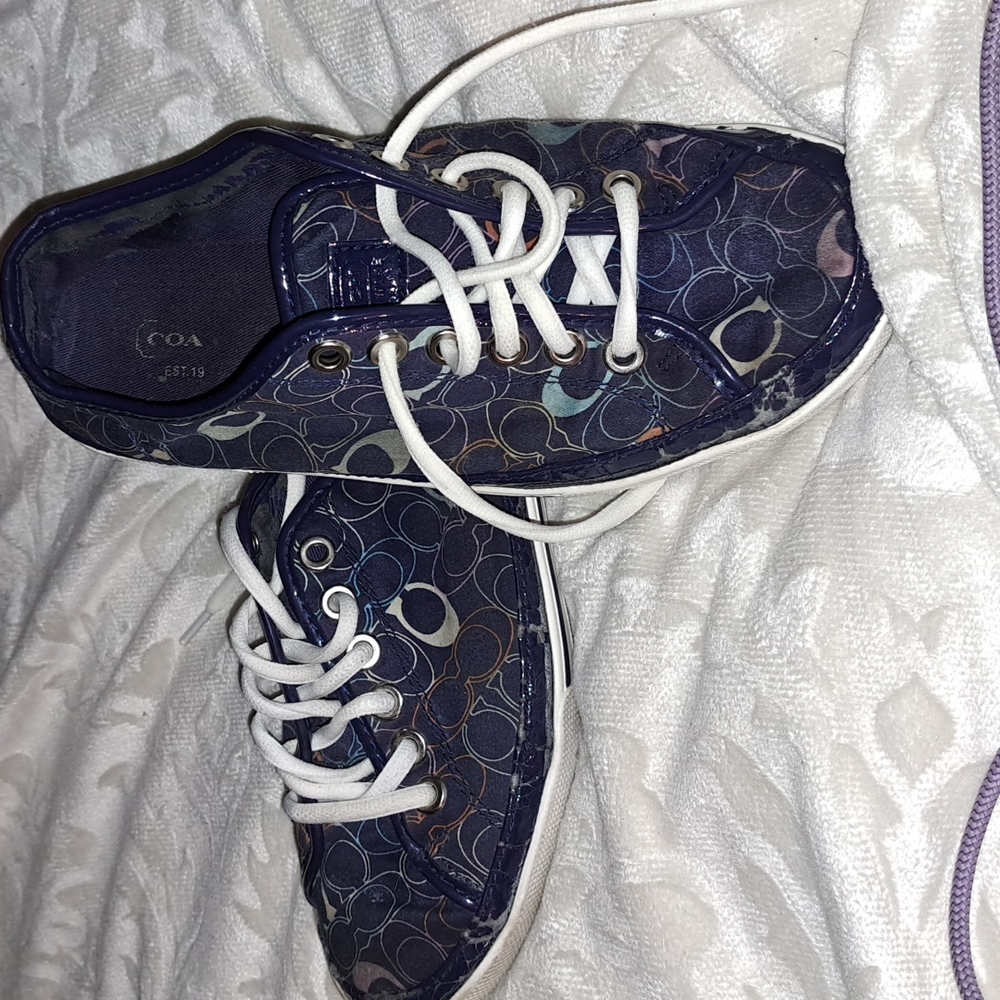 Coach Etta signature womens sneaker, size 6 ½, Navy blue, classic Coach pattern